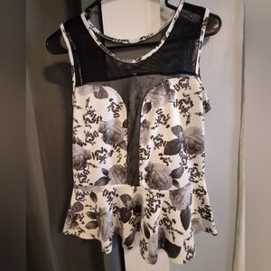 Women's floral top EUC